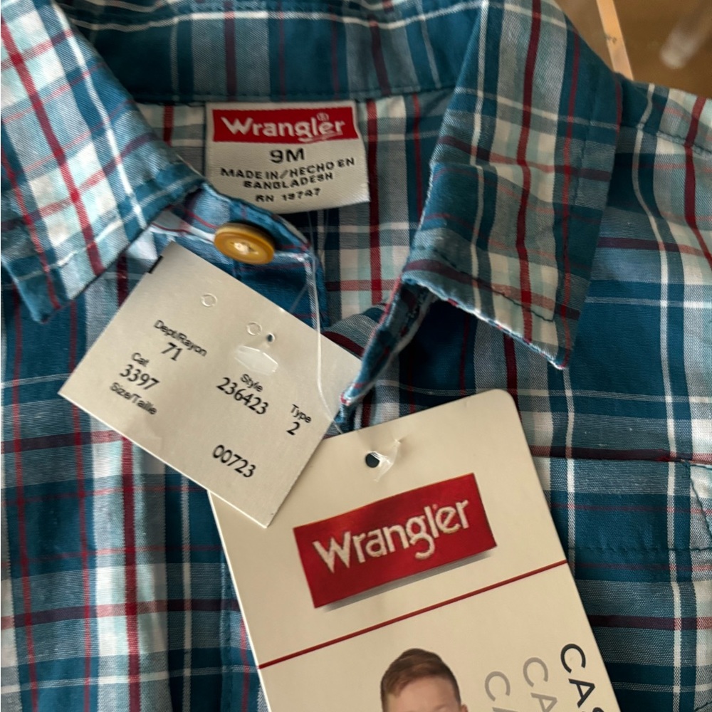 Brand new casual fit wrangler short sleeves bottom shirt